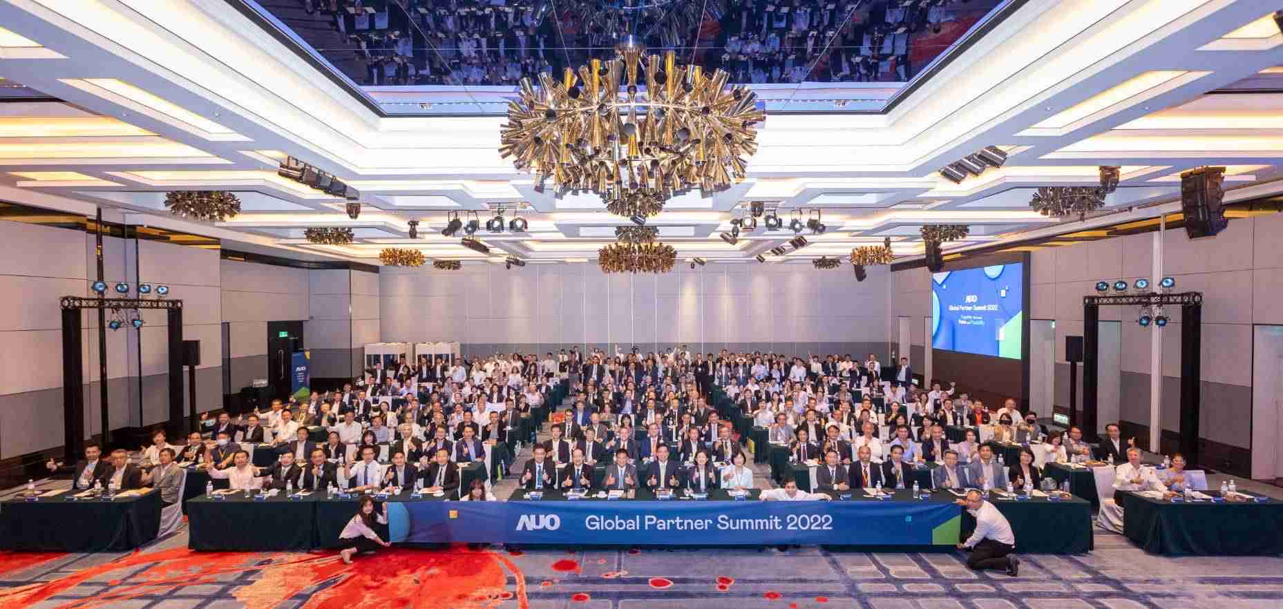 友達推動「安心、、創新、、、、用心、、同心、、、盡心」五星職旅，，，，為菲籍員工打造全方位照護，，首度贏得「人權實踐與發展領袖獎」殊榮