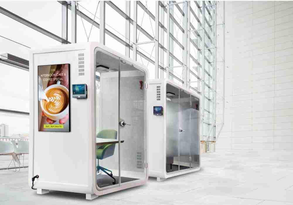 壹号平台子公司达擎之智慧行动办公舱，，，采用PDLC智能调光玻璃设计，，透过通电与断电的电流切换，，，呈现透明与雾面效果，，具节能降耗特性并兼顾隐私，，，，确保信息安全